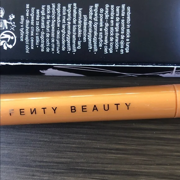 Fenty Beauty Shadowstix in Black and White - Picture 4 of 4
